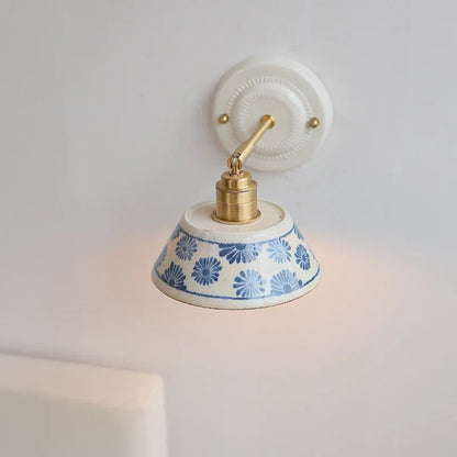 Applique Murale en Céramique Motif Floral Bleu et Bras Cuivre Orientable
