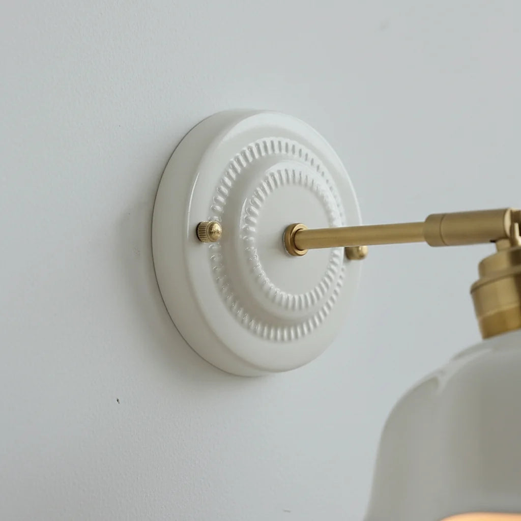 Applique Murale en Céramique Blanche et Laiton, Abat-jour Festonné Orientable