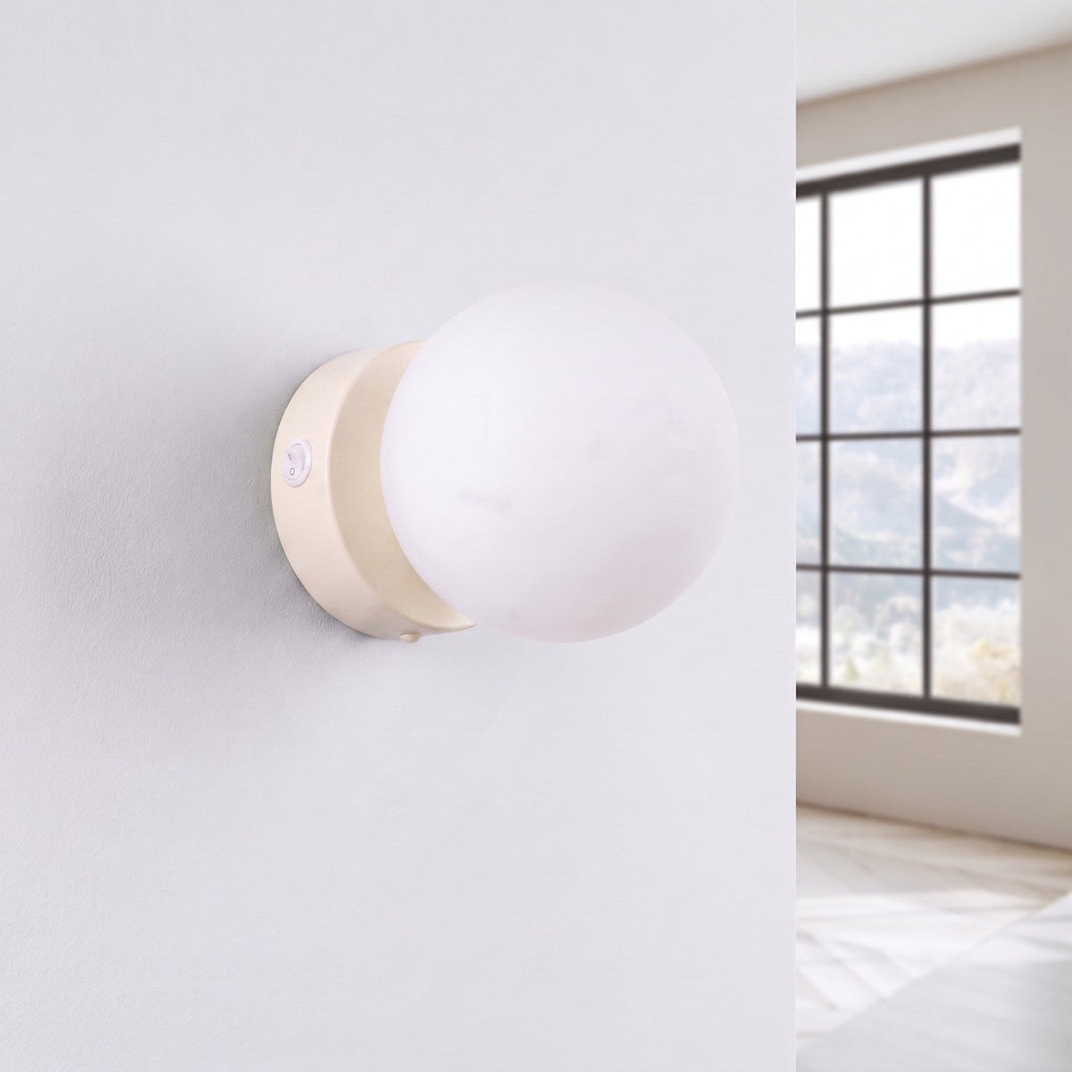 Applique Globe Solis en Verre Opalin Beige