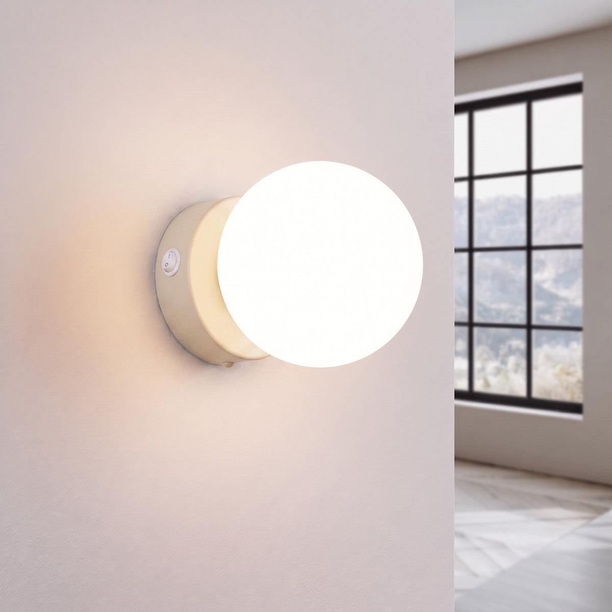 Applique Globe Solis en Verre Opalin Beige