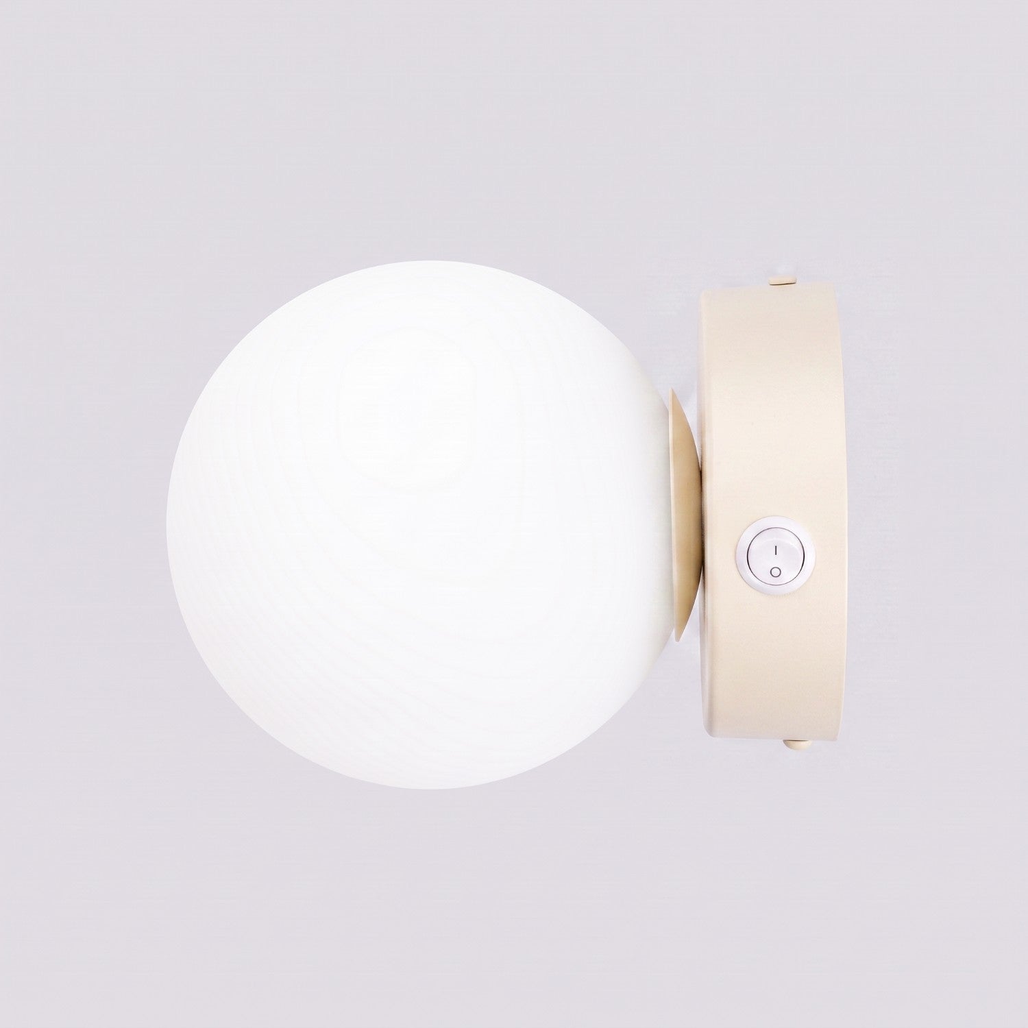 Applique Globe Solis en Verre Opalin Beige