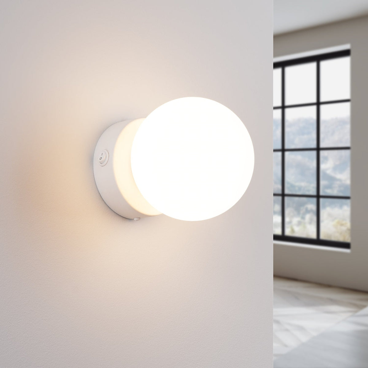 Applique Globe Solis en Verre Opalin Blanc
