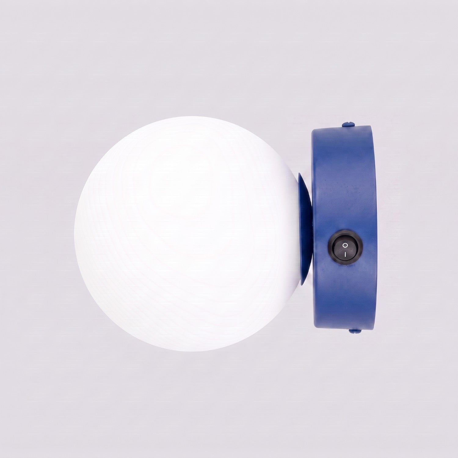 Applique Globe Solis en Verre Opalin Bleu Outremer