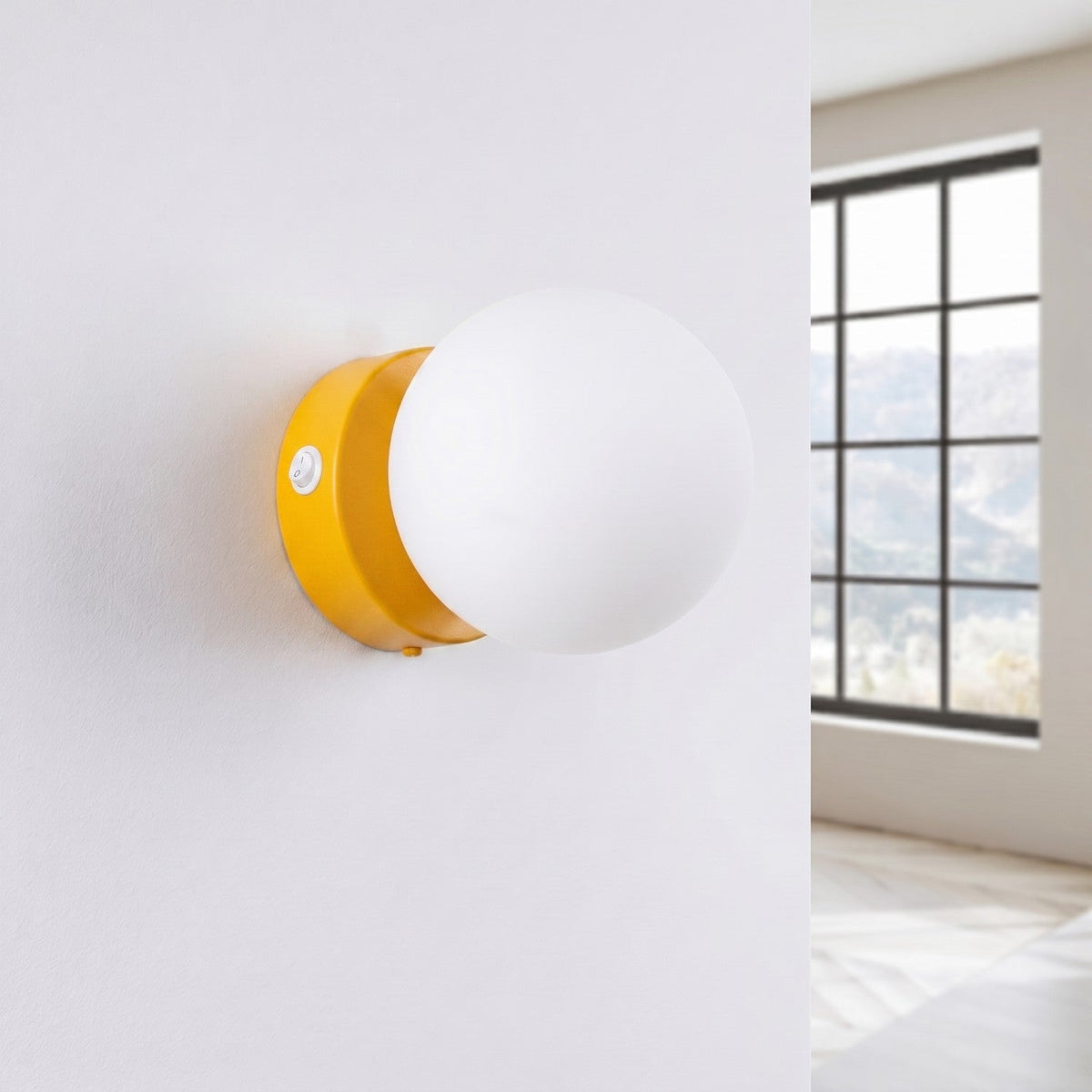 Applique Globe Solis en Verre Opalin Jaune