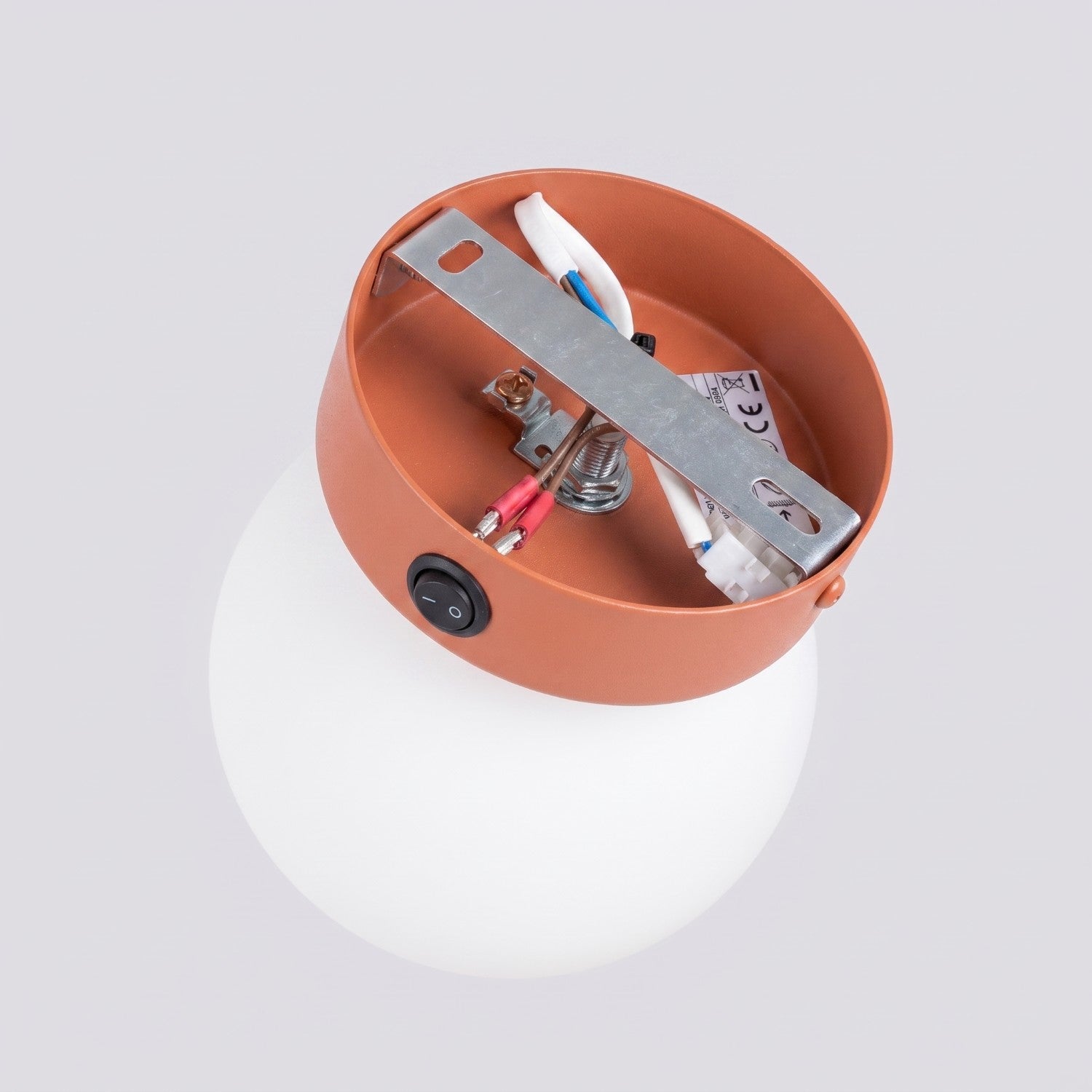 Applique Globe Solis en Verre Opalin Ocre Rouge