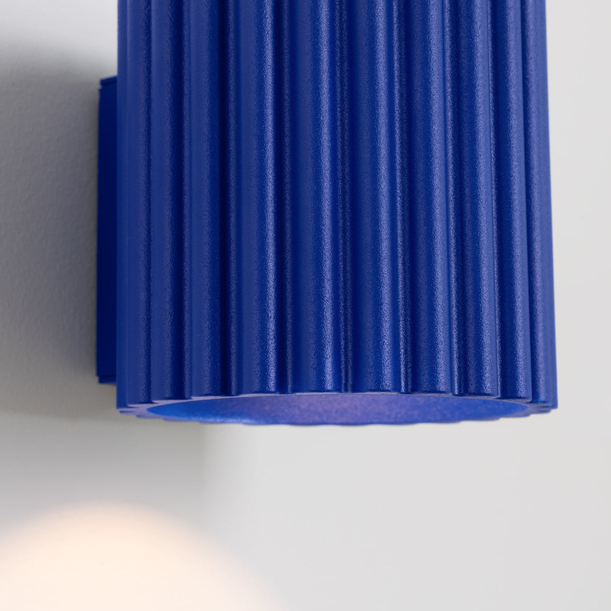 Applique Murale Aura Aluminium Cannelé Bleu Outremer