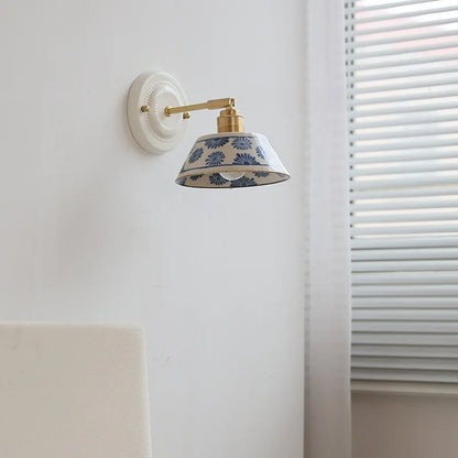 Applique Murale en Céramique Motif Floral Bleu et Bras Cuivre Orientable
