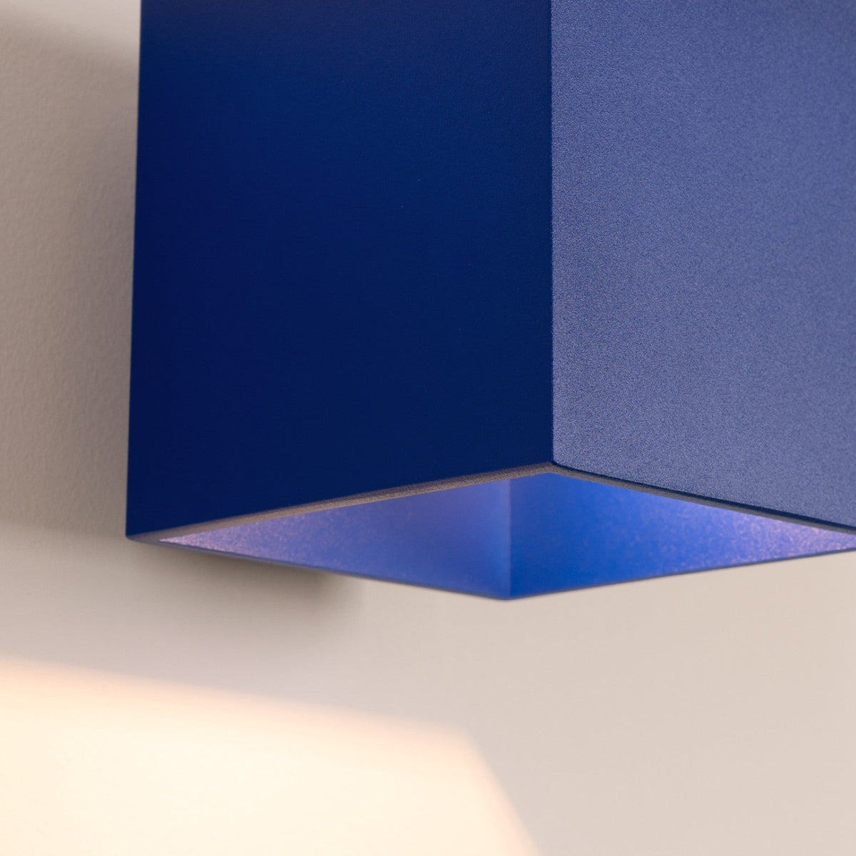 Applique Murale Cube LED Bleu Outremer