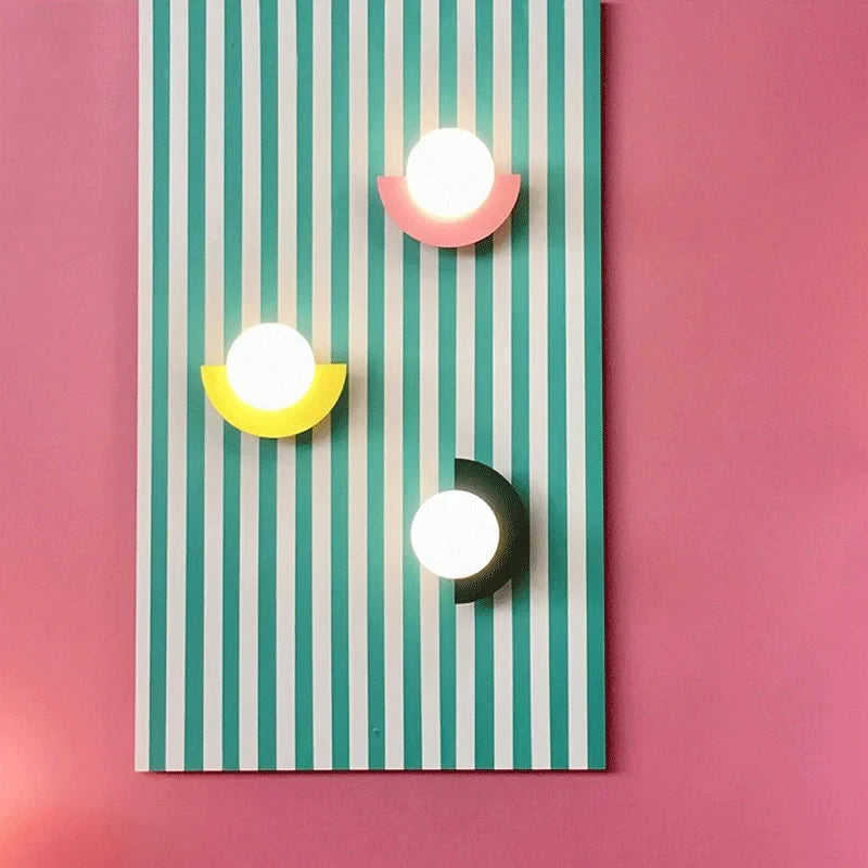 [EXP] Applique Murale LED Demi-Cercle Métal et Globe Opalin