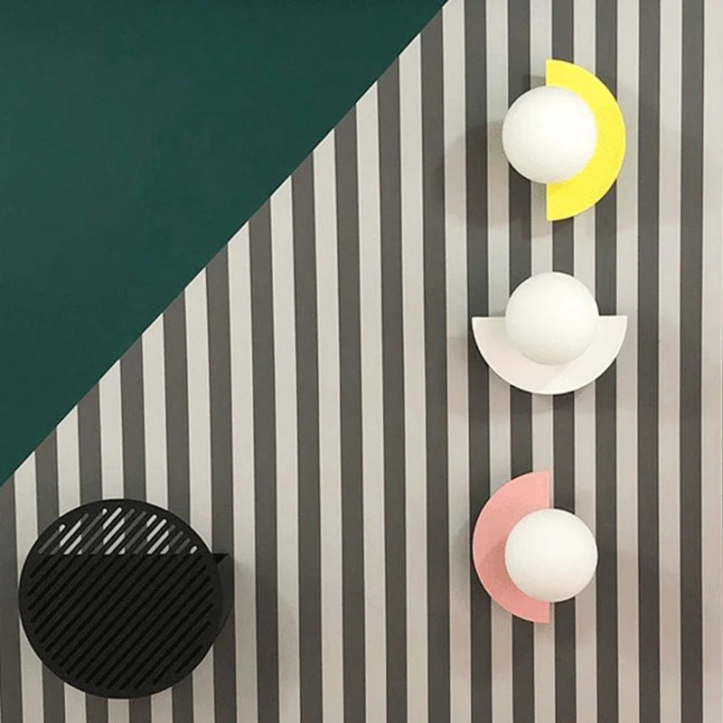 [EXP] Applique Murale LED Demi-Cercle Métal et Globe Opalin