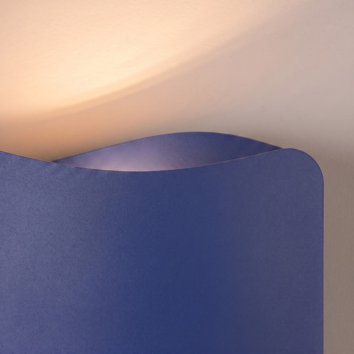 Applique Murale Flux Lumineux 30 Vague Acier Bleu Outremer