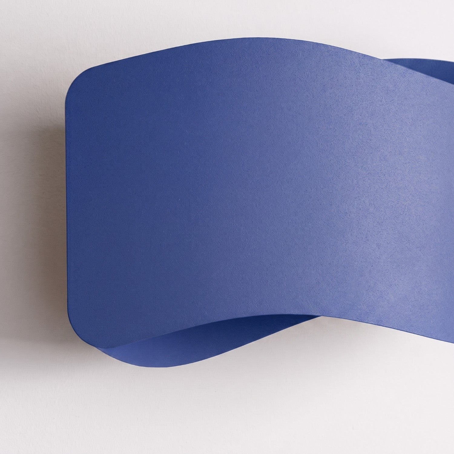 Applique Murale Flux Lumineux 30 Vague Acier Bleu Outremer