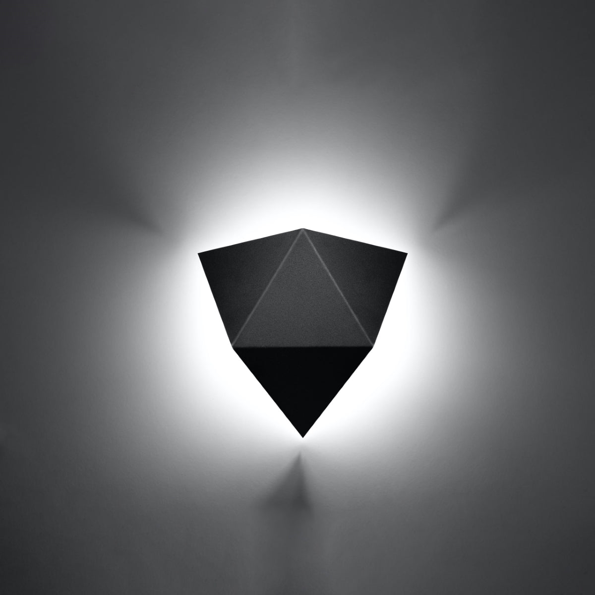 Applique Murale Géométrique Triangle Noire
