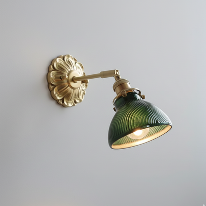 Applique murale orientable en verre vert strié et laiton, style vintage